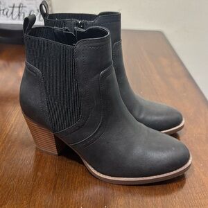 Market & Spruce Black Heeled Boots